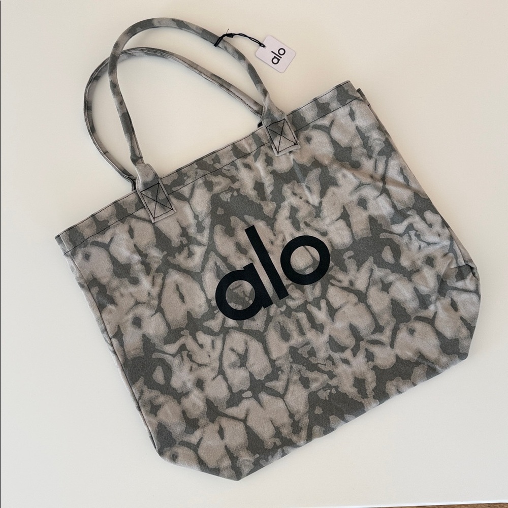ALO Yoga Tote - Picture 4 of 5